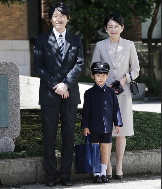 hoàng tử đến trường